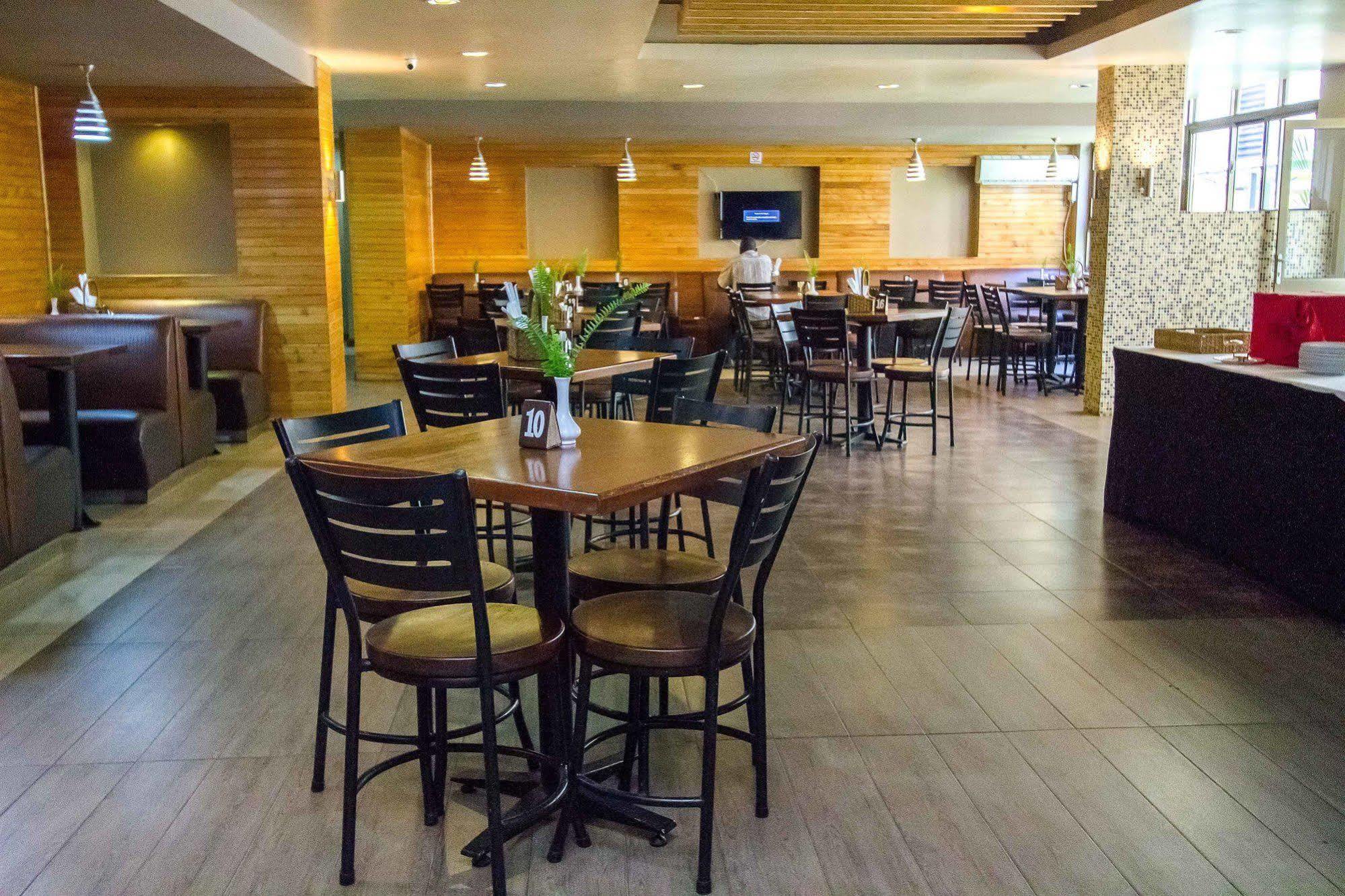 Victoria Comfort Inn 키수무 외부 사진
