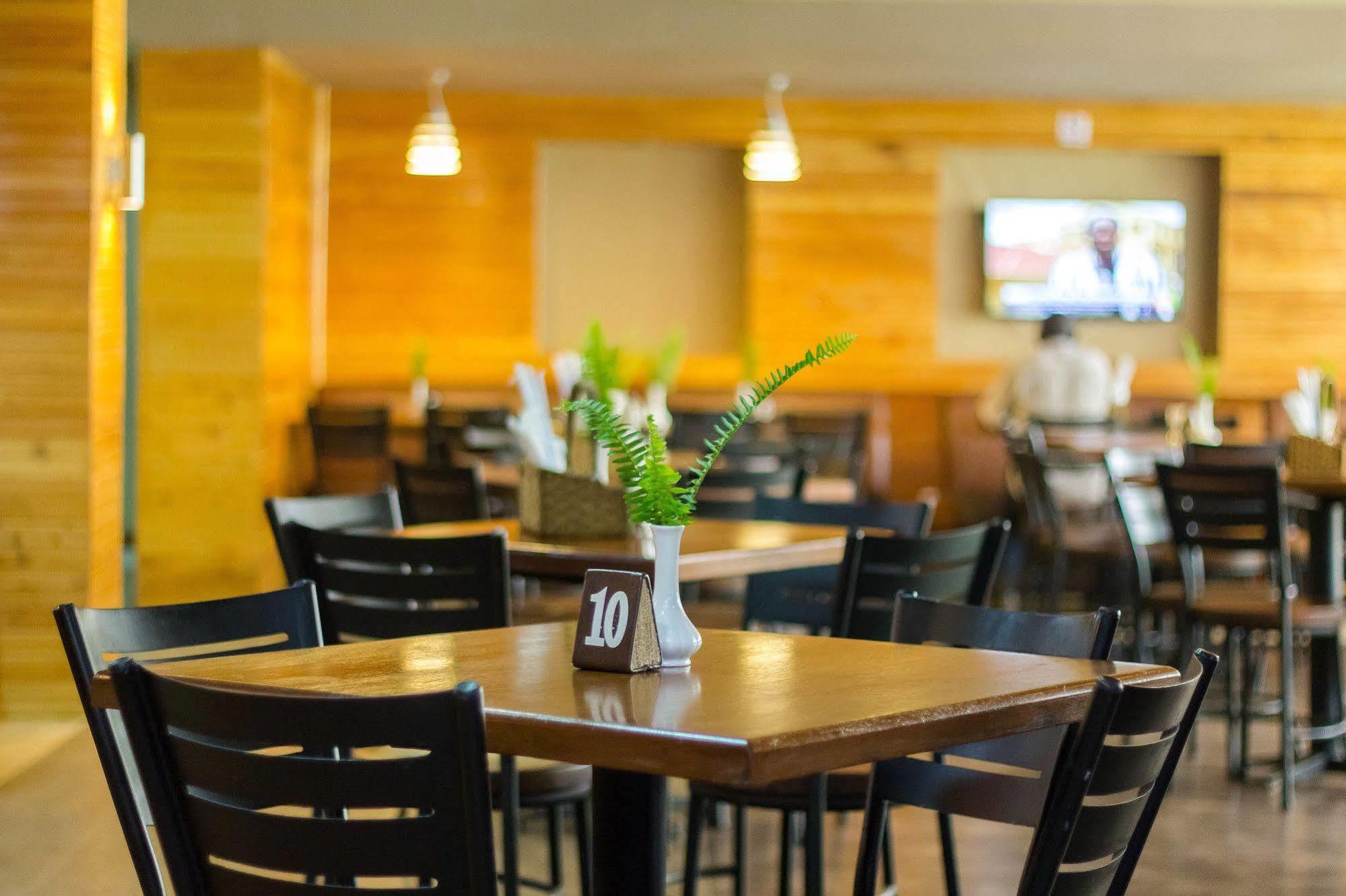 Victoria Comfort Inn 키수무 외부 사진