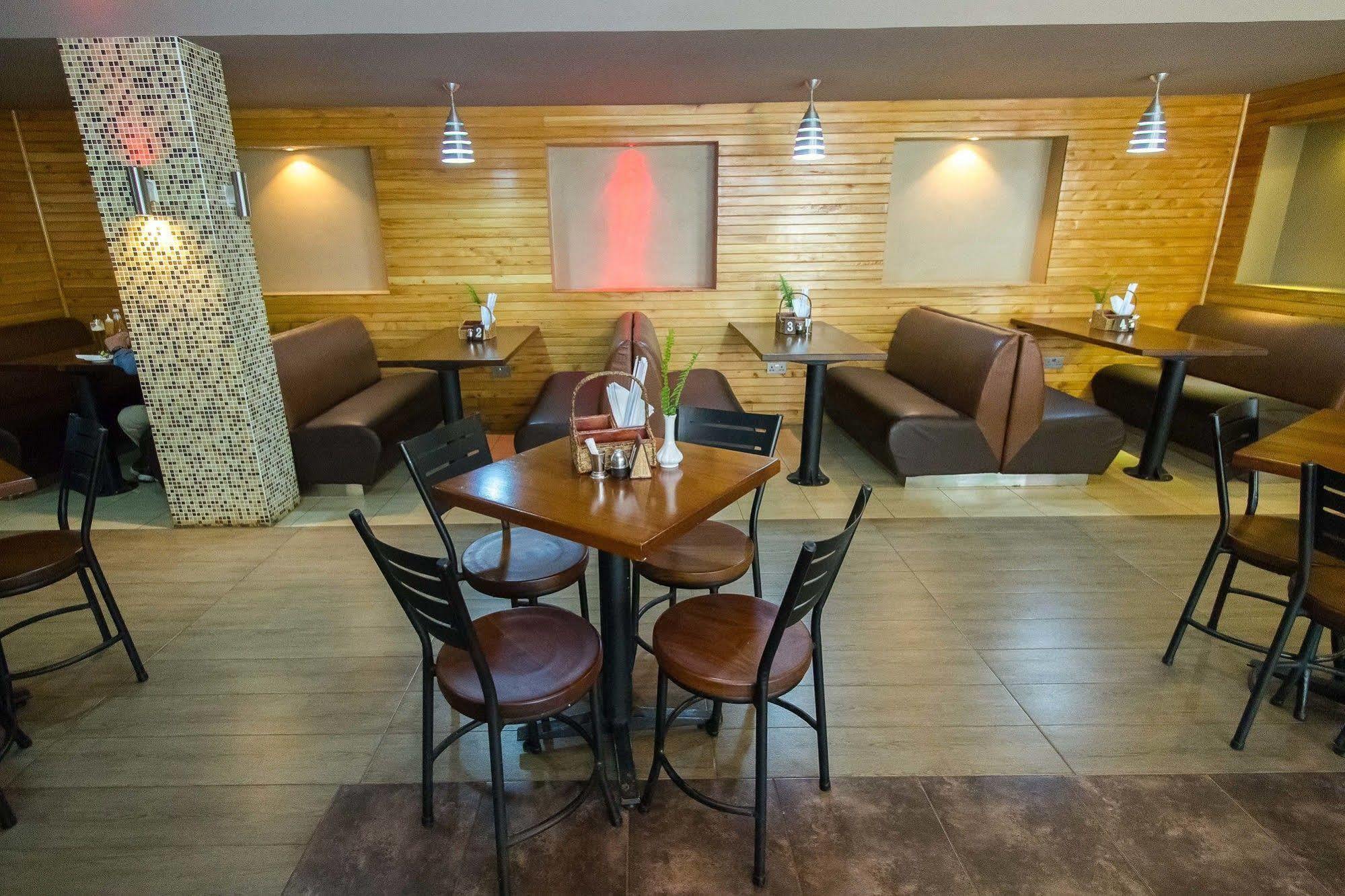 Victoria Comfort Inn 키수무 외부 사진